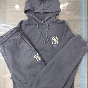 Kith Men's Navy and Blue Hoodie